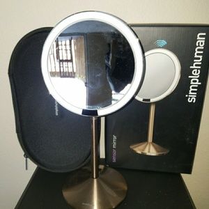 Simple human sensor mirror